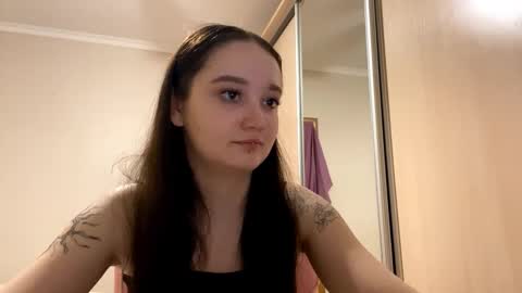 Snapshot of thaliakuchem chatting on February 2026 04:17:01 PM Yumi online show from February 2026 04:17:01 PM