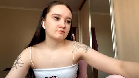 Snapshot of thaliakuchem chatting on March 2026 11:34:02 AM Yumi online show from March 2026 11:34:02 AM