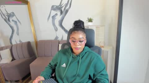 Snapshot of thamara_foxxx chatting on January 2026 05:12:02 AM Thamara Fox online show from January 2026 05:12:02 AM