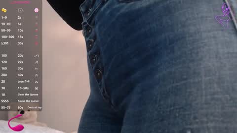 THAYSSA ROSS online show from November 2025 02:43:02 PM