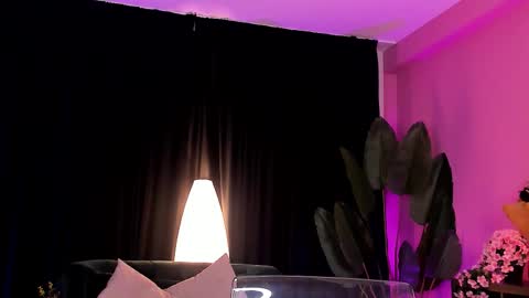 Aisha online show from November 2025 04:56:02 AM