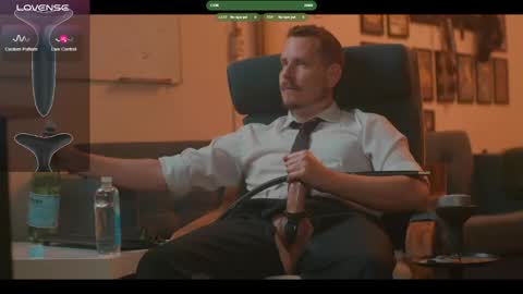 Snapshot of the_dilf chatting on May 2026 05:10:02 PM The DILF - online show from May 2026 05:10:02 PM