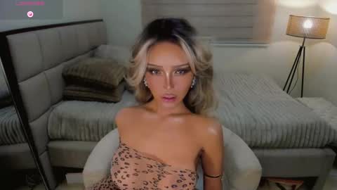 Snapshot of the_enchantressxx chatting on November 2025 10:30:02 PM nabi butterfly online show from November 2025 10:30:02 PM