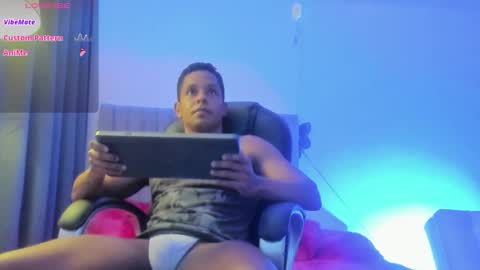 Snapshot of the_franka_men chatting on November 2025 12:49:01 PM carlos online show from November 2025 12:49:01 PM