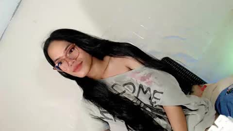 the_horny_bella online show from April 2026 06:02:01 PM