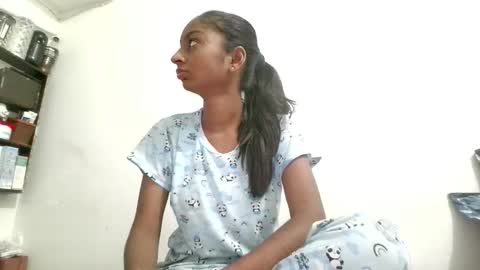 Snapshot of the_right_girl chatting on September 2025 04:39:02 AM Suzan Sexy online show from September 2025 04:39:02 AM