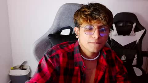 Snapshot of the_weed_guys chatting on April 2026 01:59:01 AM Danny online show from April 2026 01:59:01 AM