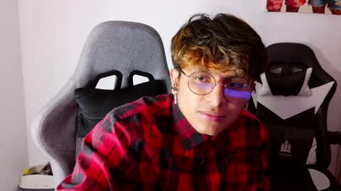 Snapshot of the_weed_guys chatting on April 2026 02:27:02 AM Danny online show from April 2026 02:27:02 AM