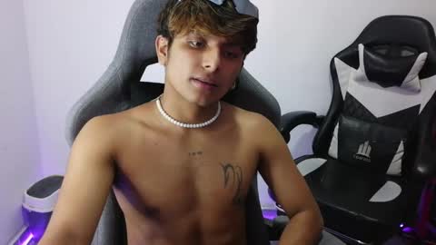Snapshot of the_weed_guys chatting on May 2026 01:11:02 AM Danny online show from May 2026 01:11:02 AM