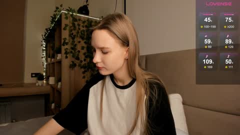 Snapshot of theadaunt chatting on December 2024 02:50:02 PM Kate online show from December 2024 02:50:02 PM