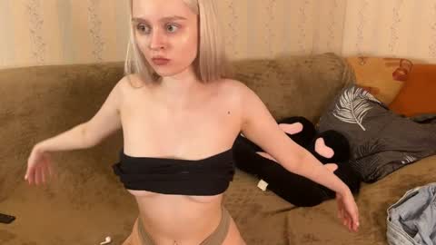 Snapshot of thealiceland chatting on April 2026 04:46:01 AM Alice online show from April 2026 04:46:01 AM