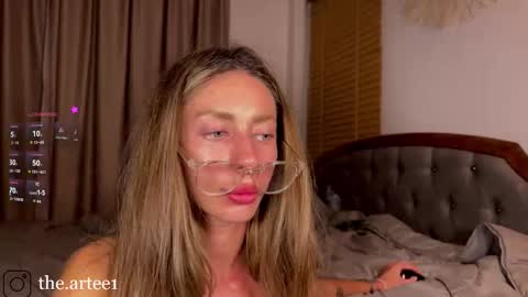 Snapshot of thearte1 chatting on November 2025 03:23:01 PM J online show from November 2025 03:23:01 PM