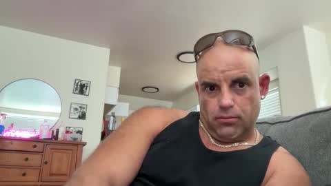 Snapshot of thebuzz777 chatting on October 2025 10:45:02 PM theBuzz777 online show from October 2025 10:45:02 PM