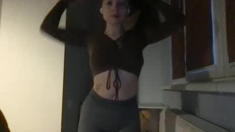 Snapshot of thecrystal chatting on February 2025 03:59:01 PM Crystal online show from February 2025 03:59:01 PM