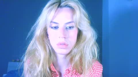 Snapshot of thedollxxxperience chatting on April 2026 01:09:02 PM Yolanda online show from April 2026 01:09:02 PM