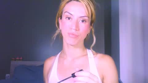 Snapshot of thedollxxxperience chatting on April 2026 11:39:02 PM Yolanda online show from April 2026 11:39:02 PM