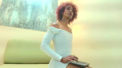 Snapshot of thee_queen1 chatting on October 2025 05:00:02 AM thee_queen1 online show from October 2025 05:00:02 AM