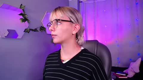 Peyton online show from October 2025 03:42:02 AM