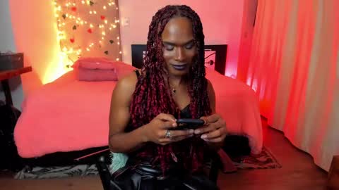 Snapshot of thegoldenbitch chatting on February 2025 03:09:02 AM Goldie online show from February 2025 03:09:02 AM