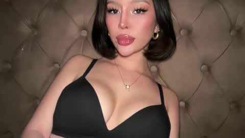 Elle  dont forget to folloW me and thumbs up online show from March 2026 10:43:02 PM