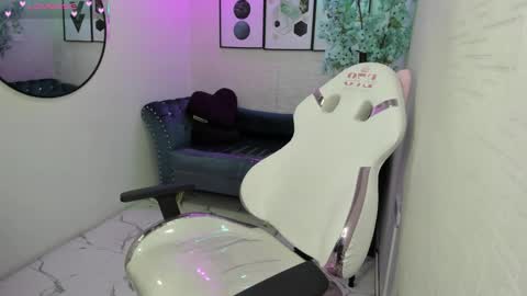 Snapshot of theia_moon_ chatting on February 2026 12:37:01 PM Theia online show from February 2026 12:37:01 PM