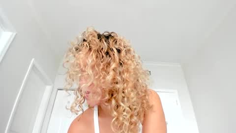 Lily Marie online show from December 2024 07:10:01 PM