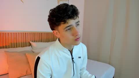 Snapshot of theohawke_ chatting on December 2024 11:18:02 AM THEO- MATEO online show from December 2024 11:18:02 AM