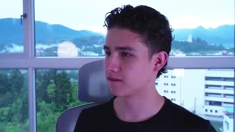 Snapshot of theohawke_ chatting on February 2025 01:09:02 PM THEO- MATEO online show from February 2025 01:09:02 PM