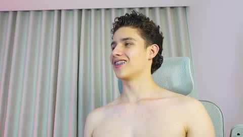 Snapshot of theohawke_ chatting on February 2025 09:15:01 AM THEO- MATEO online show from February 2025 09:15:01 AM