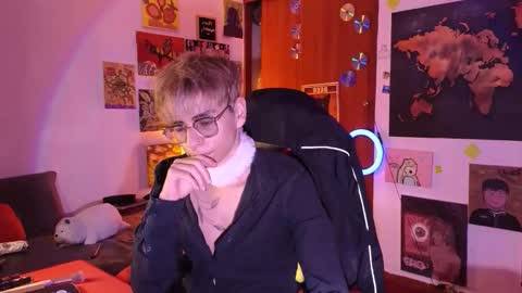 Snapshot of theprince_red chatting on May 2026 08:58:01 PM Matt independent model online show from May 2026 08:58:01 PM