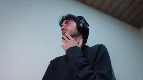 Snapshot of therazhanen chatting on February 2026 05:17:02 AM Santiago Enrique online show from February 2026 05:17:02 AM