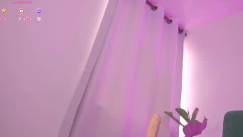 Snapshot of therealpeach_ chatting on December 2024 02:21:01 PM    online show from December 2024 02:21:01 PM