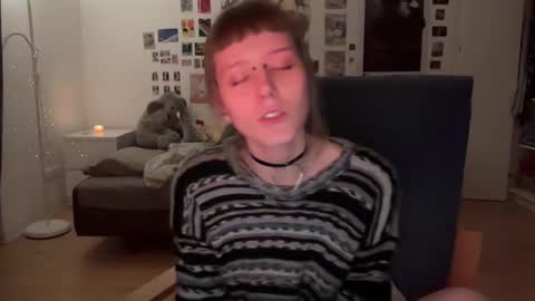 LISA                                            online show from December 2024 09:40:02 PM