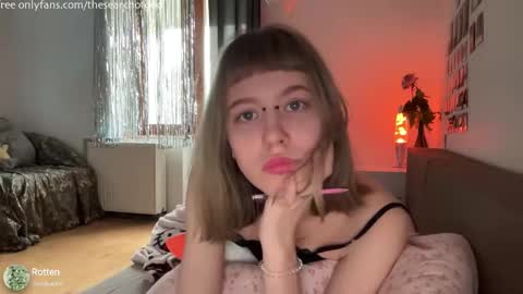 LISA                                            online show from November 2025 08:25:02 AM