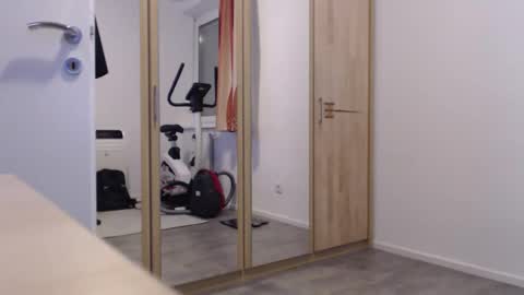 theskylake1 online show from December 2025 04:45:02 PM