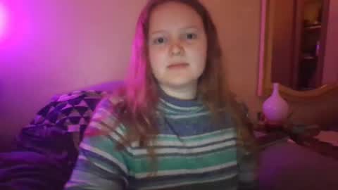 Snapshot of thestrawberrycreme chatting on December 2024 05:18:02 PM thestrawberrycreme online show from December 2024 05:18:02 PM