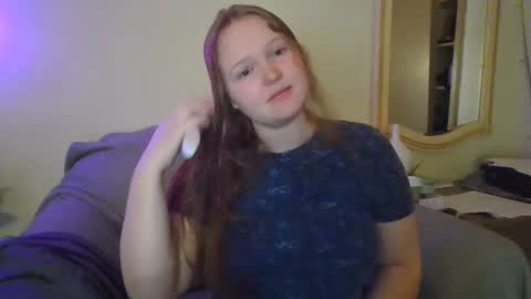 Snapshot of thestrawberrycreme chatting on December 2024 02:50:01 PM thestrawberrycreme online show from December 2024 02:50:01 PM