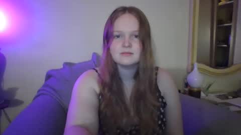 Snapshot of thestrawberrycreme chatting on December 2024 03:10:01 PM thestrawberrycreme online show from December 2024 03:10:01 PM