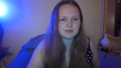 Snapshot of thestrawberrycreme chatting on December 2024 10:16:02 PM thestrawberrycreme online show from December 2024 10:16:02 PM