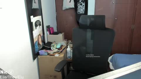 Nicole online show from April 2026 08:31:02 PM