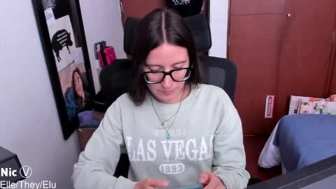 Nicole online show from April 2026 06:47:02 PM