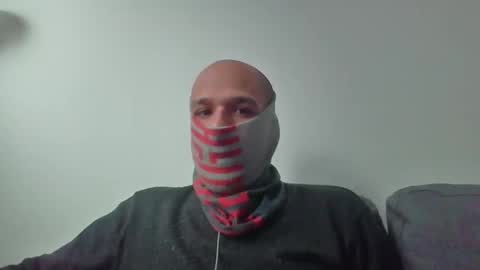 Scarf guy online show from November 2025 08:57:02 AM