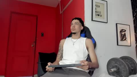 Snapshot of thiago_preston chatting on May 2026 07:12:01 PM Thiago online show from May 2026 07:12:01 PM