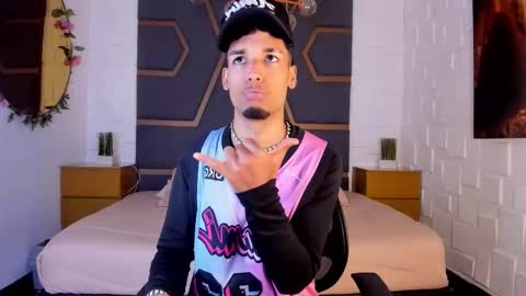 ThiagoFerreti online show from November 2025 07:38:01 PM