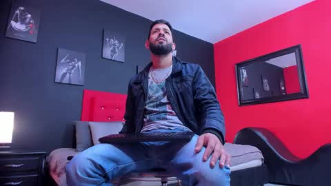 Thia Gomez online show from November 2025 12:15:02 PM