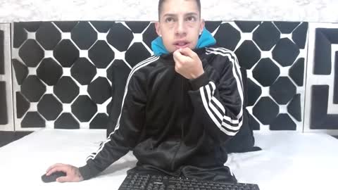 Thiago   online show from February 2025 12:11:02 PM