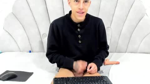 Thiago   online show from April 2026 01:25:02 AM