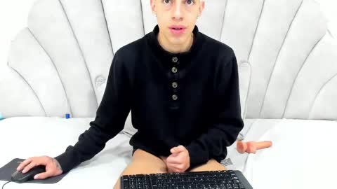 Thiago   online show from May 2026 12:28:02 AM