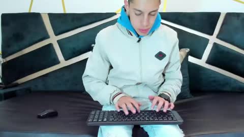 Thiago   online show from May 2026 12:40:01 AM