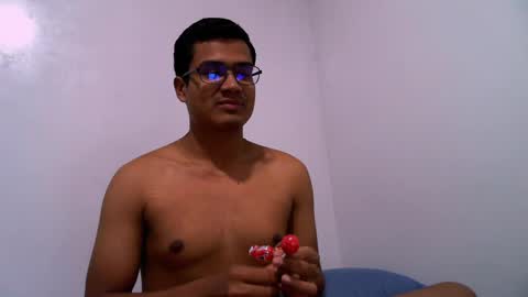 Snapshot of thiagovega_ chatting on April 2026 03:31:02 AM thiagovega_ online show from April 2026 03:31:02 AM